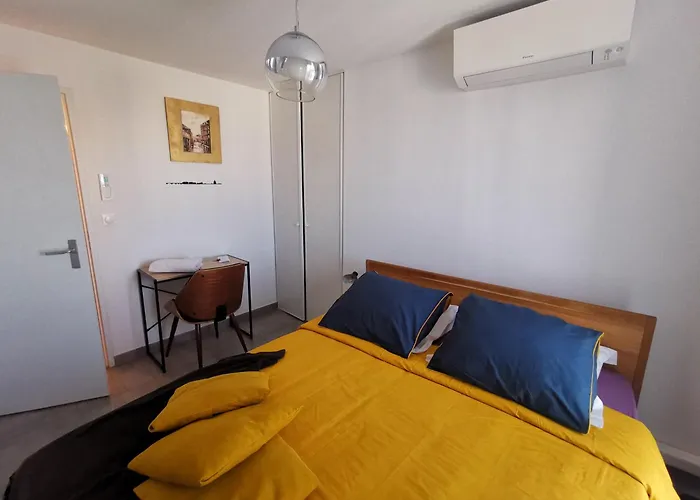 Chez Habitant Proche Metro Homestay *